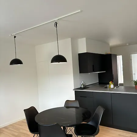 L C Apartment *